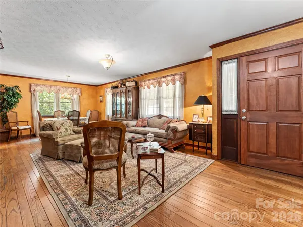 3 Westbridge DR, Hendersonville, NC 28739