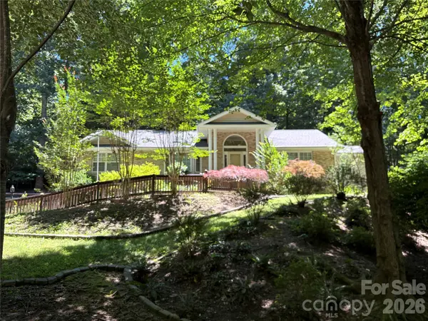 206 Camellia WAY, Laurel Park, NC 28739