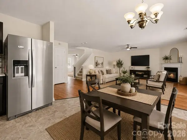 10912 Thousand Oaks DR, Huntersville, NC 28078