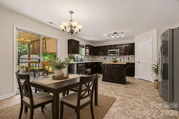 10912 Thousand Oaks DR, Huntersville, NC 28078