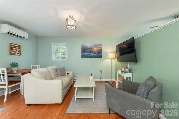 223 Davidson RD, Swannanoa, NC 28778