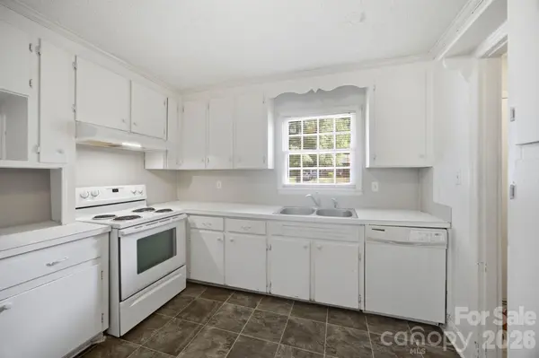 1401 Grovewood DR, Charlotte, NC 28208