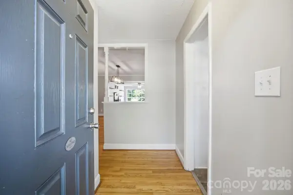 1401 Grovewood DR, Charlotte, NC 28208