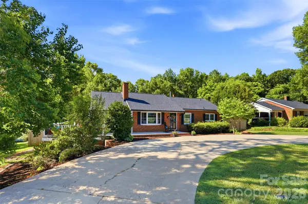 2201 Armstrong Park DR, Gastonia, NC 28054