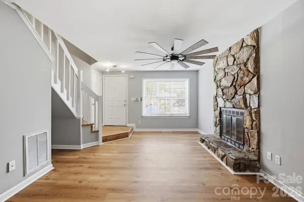8237 Circle Tree LN, Charlotte, NC 28277