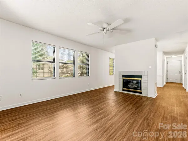 106 Abbey CIR, Asheville, NC 28805