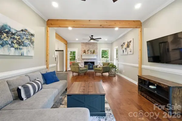 1112 Long Paw LN, Charlotte, NC 28214