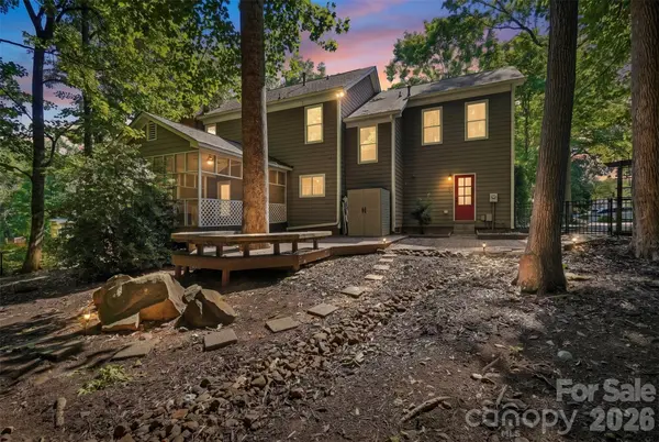 1112 Long Paw LN, Charlotte, NC 28214