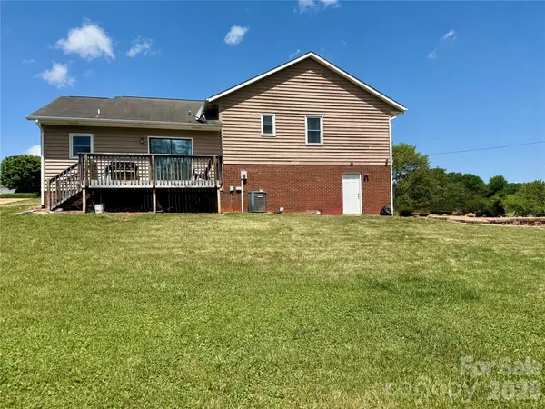 4491 Magnolia LN, Hudson, NC 28638