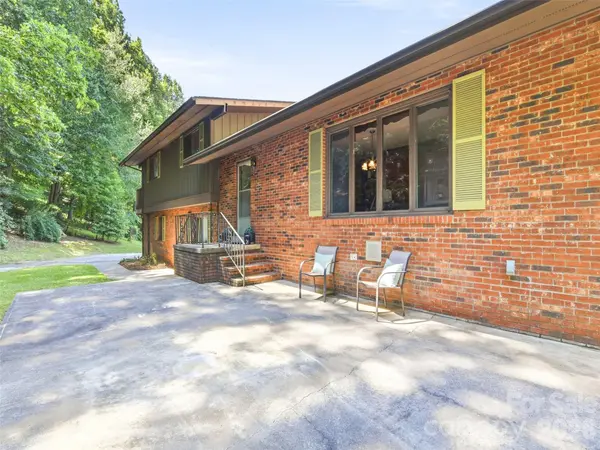 252 Big Stomp RD, Waynesville, NC 28786