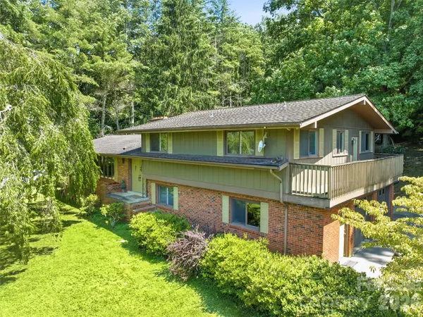 252 Big Stomp RD, Waynesville, NC 28786