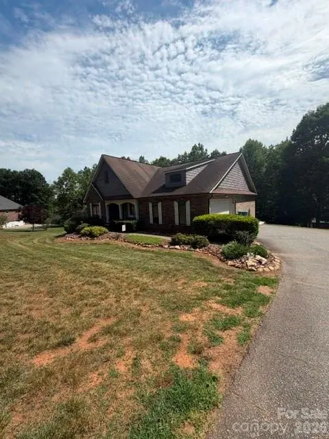 1448 Brookstone DR, Hickory, NC 28602