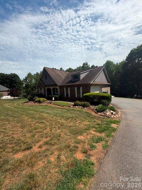 1448 Brookstone DR, Hickory, NC 28602