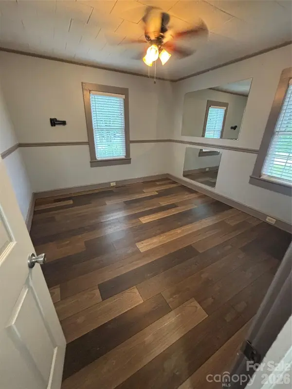 327 Arrowood ST SE, Lenoir, NC 28645
