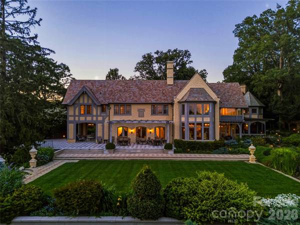 7 Stuyvesant RD, Biltmore Forest, NC 28803