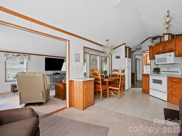 43 Pike PT, Waynesville, NC 28785