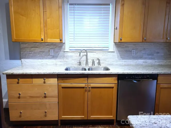 4229 Hiddenbrook DR, Charlotte, NC 28205