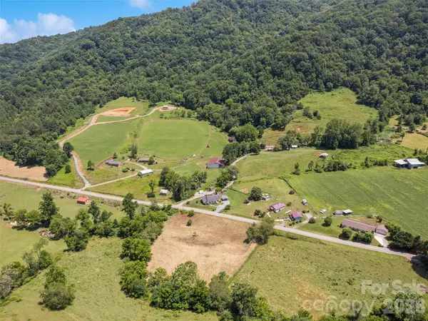309 Sugar Creek RD, Leicester, NC 28748