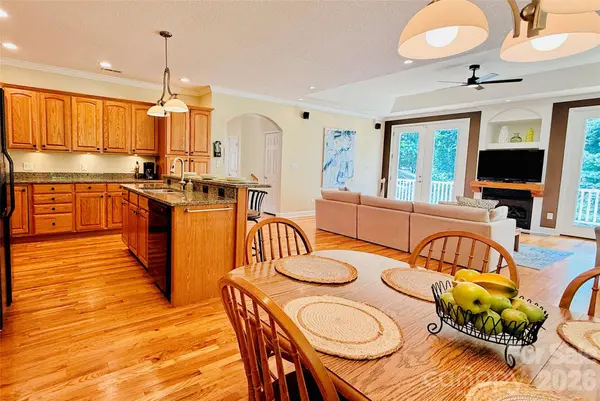 2 Birkdale DR, Weaverville, NC 28787