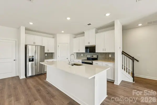 9028 Foggy Brook LOOP, Charlotte, NC 28216