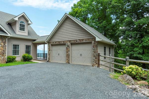 301 Oak Winds DR, Old Fort, NC 28762