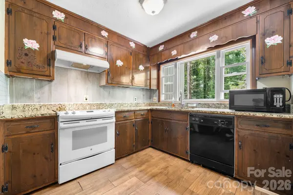 828 Manchester ST SW, Lenoir, NC 28645