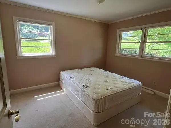 14 Valle Vista DR, Asheville, NC 28804