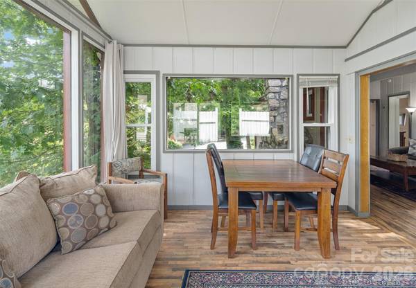 335 Snowshoe LOOP, Newland, NC 28657