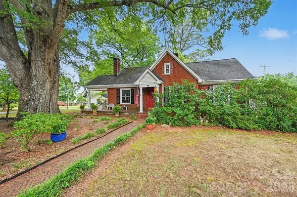 806 S Main AVE, Newton, NC 28658