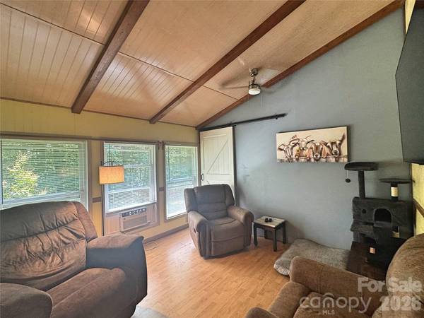 173 Croom Hollow DR, Nebo, NC 28761