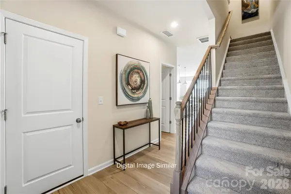 5208 Wyes Oak LN, Charlotte, NC 28269