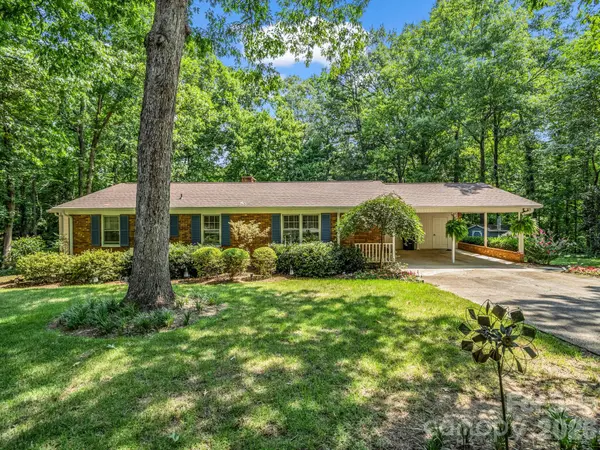 104 Dill CIR, Landrum, SC 29356