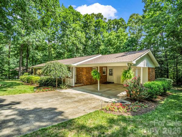 104 Dill CIR, Landrum, SC 29356