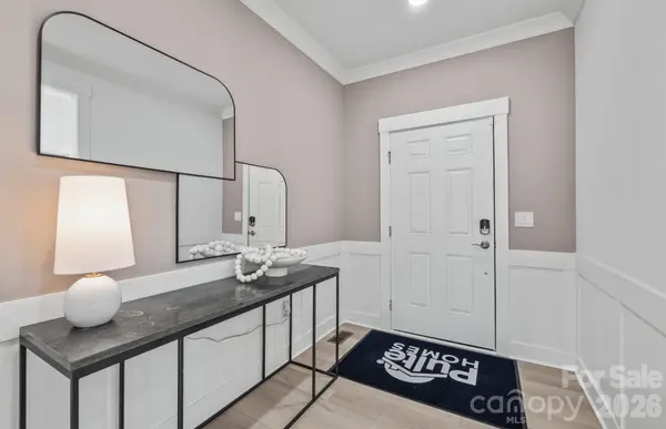 557 Cottage Garden LN, Belmont, NC 28012