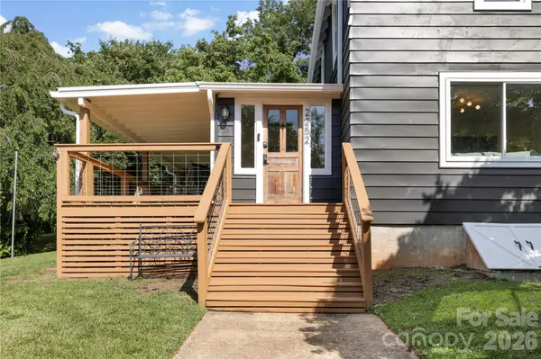 2252 Riceville RD, Asheville, NC 28805