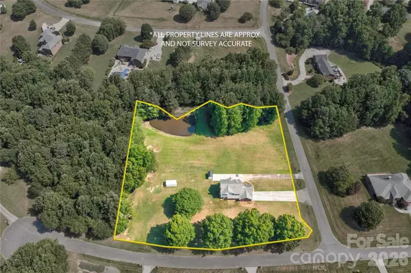 3010 Eaker DR, Cherryville, NC 28021