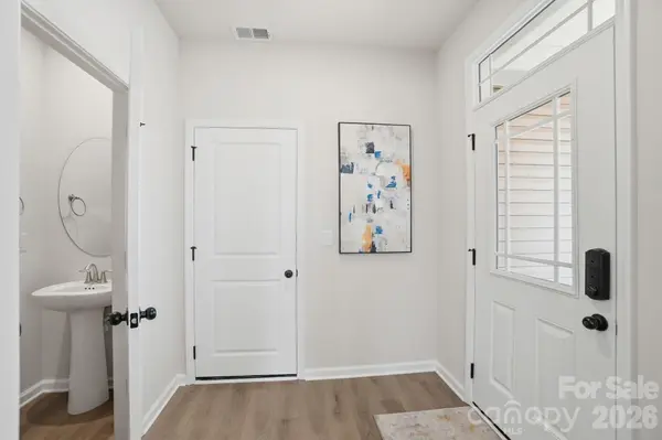 5204 Wyes Oak LN, Charlotte, NC 28269