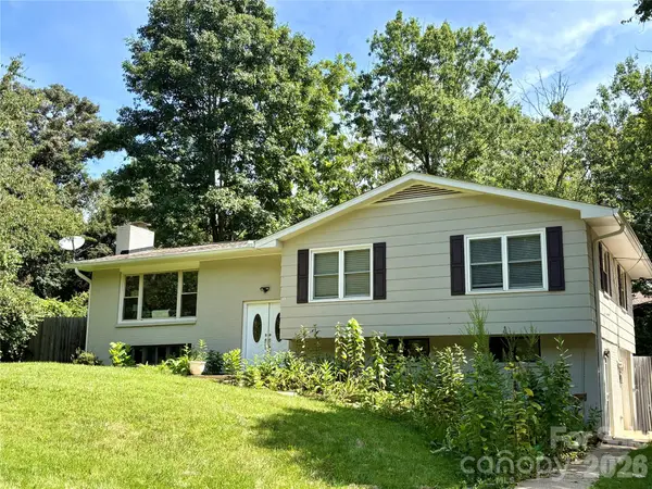 17 Rhododendron PL, Asheville, NC 28805