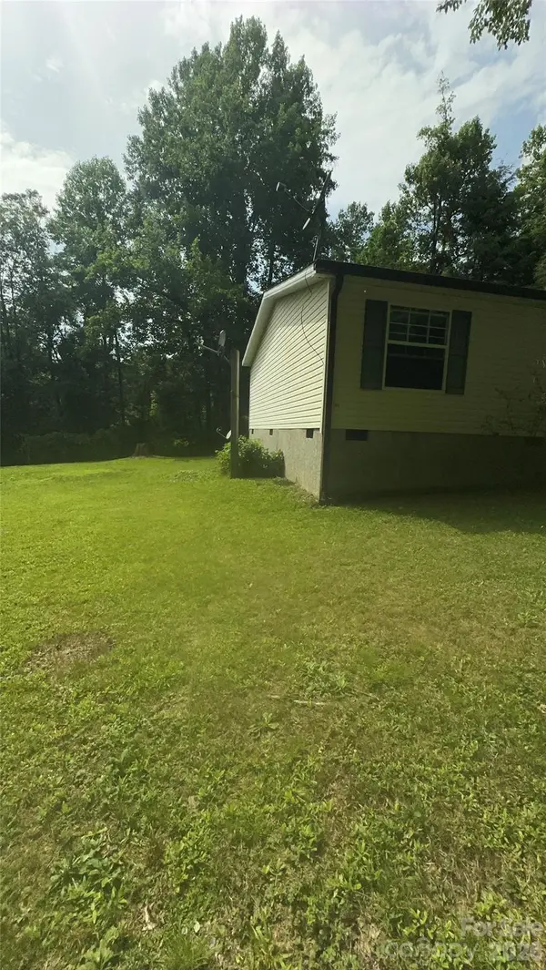 294 E Lester LN, Hendersonville, NC 28739