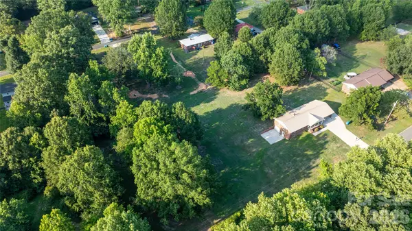 2209 Woodhurst LN, Albemarle, NC 28001