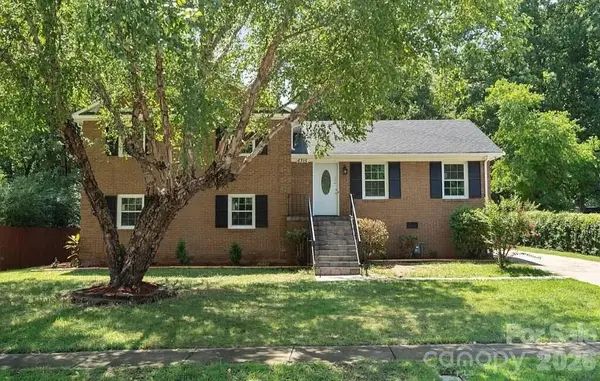 6315 Spring Garden LN, Charlotte, NC 28213