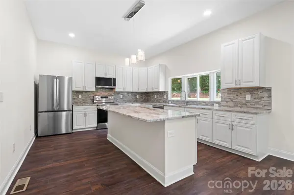 1820 N Hewitt AVE, Newton, NC 28658