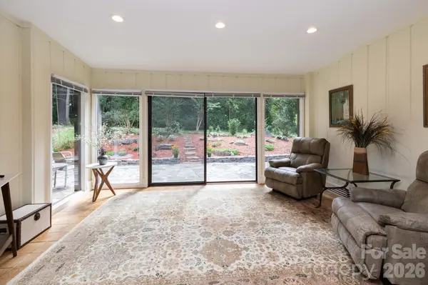 301 Crowfields DR, Asheville, NC 28803
