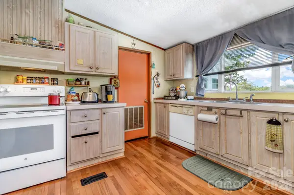 147 High Valley Estates DR, Alexander, NC 28701
