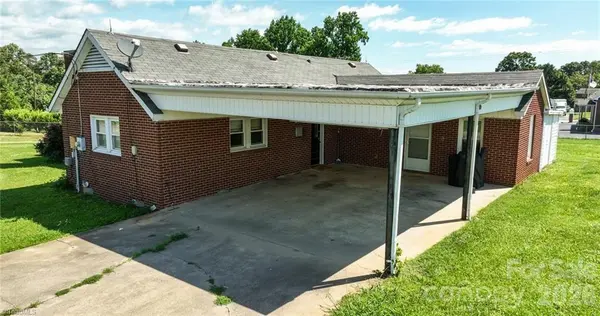820 Suncrest Orchard RD, North Wilkesboro, NC 28659
