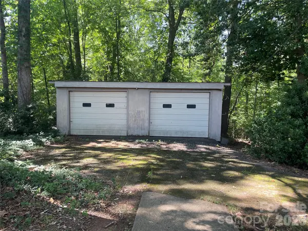 1099 Amherst RD, Morganton, NC 28655