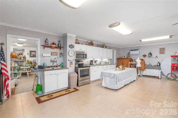 702 Love Joy RD, Canton, NC 28716