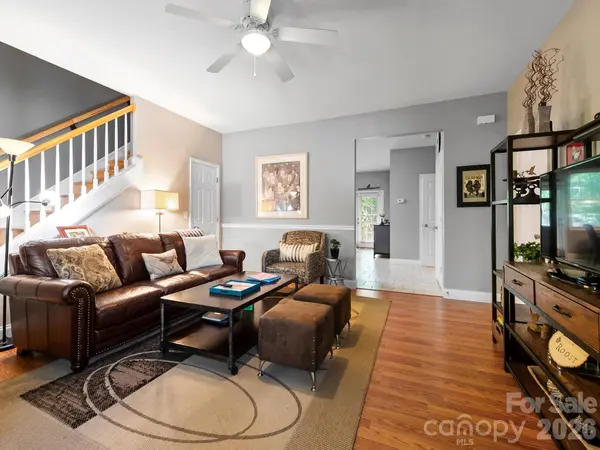 7 Winters Edge LN, Asheville, NC 28803