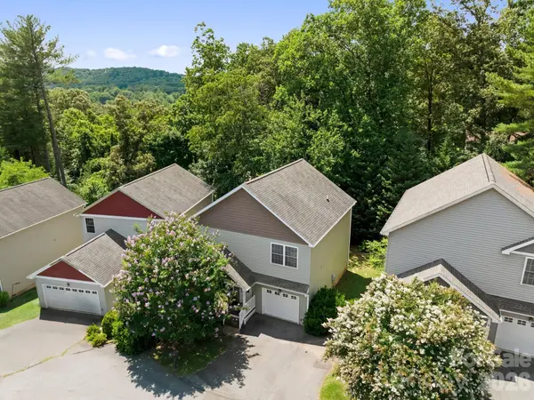 7 Winters Edge LN, Asheville, NC 28803