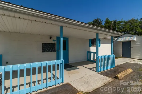 944 Fisher Ferry ST, Thomasville, NC 27360